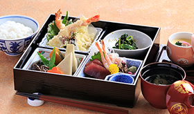 その季節の旬を味わえるお食事